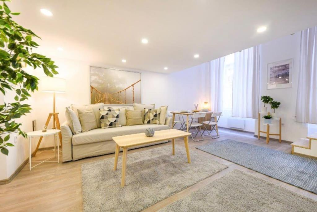 2 Bedroom Flat In Nyar Str., Boutique 부다페스트 외부 사진